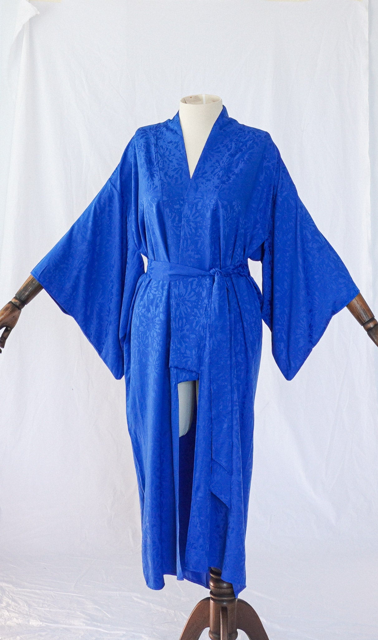 Electric Blue Pamuk Saten Uzun Kimono: Göz Alıcı Saks Mavisi, Şaka Değil