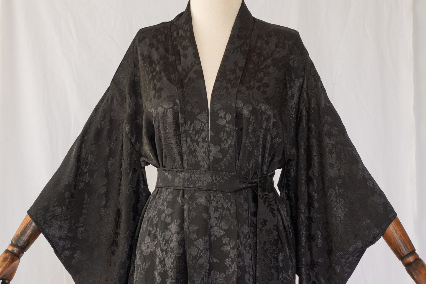 "Nox" Siyah Pamuk Saten Kimono Elbise