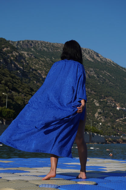 Electric Blue Pamuk Saten Uzun Kimono: Göz Alıcı Saks Mavisi, Şaka Değil